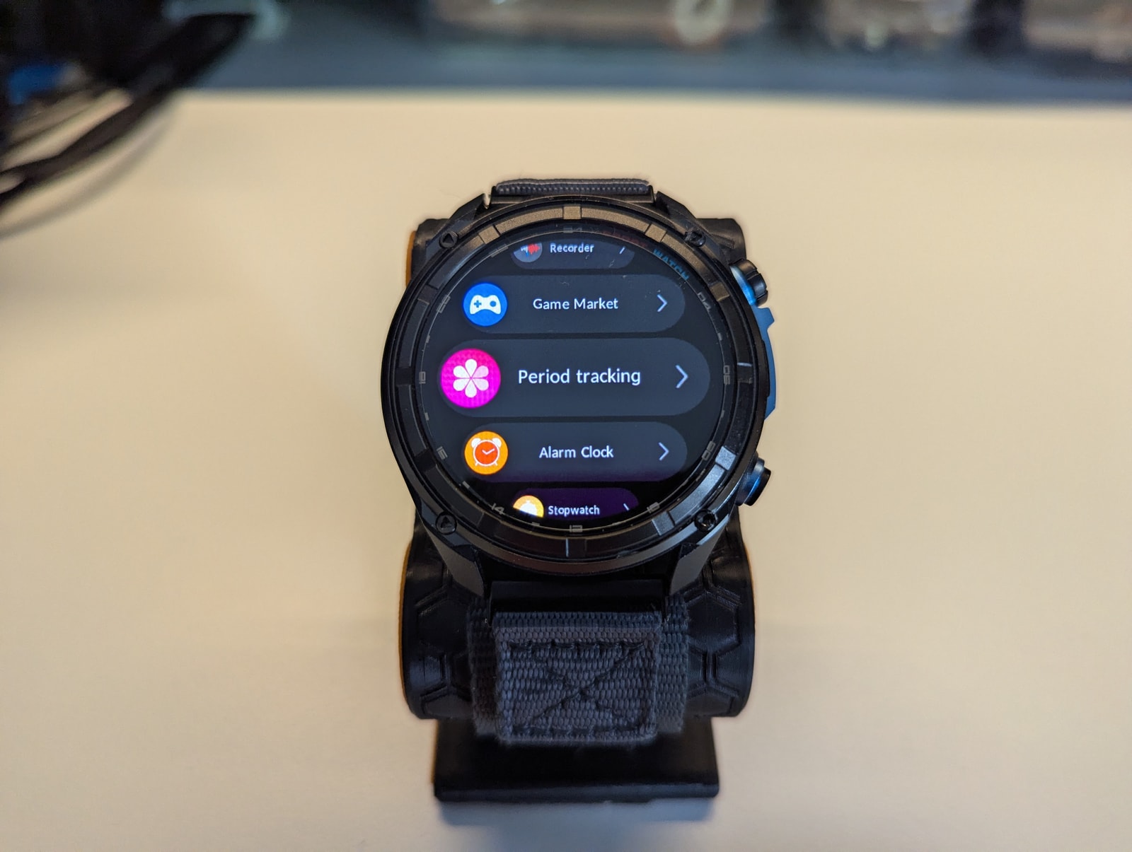 KKTICK Tank T5 app list screen showing a grab-bag of built-in features including recorder, game market, period tracking, alarm clock and stopwatch