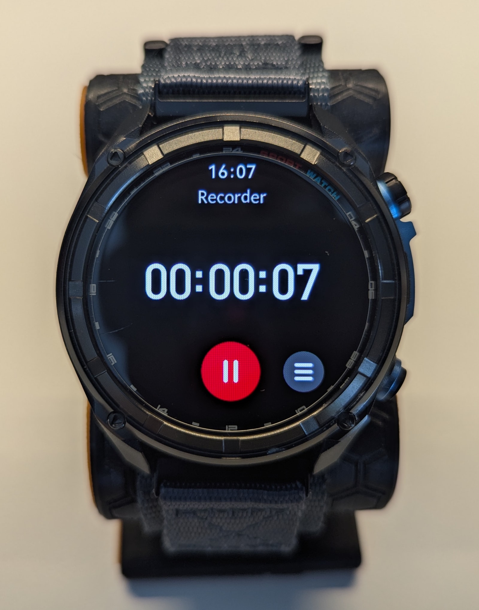 The KKTICK Tank T5 sound recorder app open on the watch with a large recording timer and simple pause and menu controls