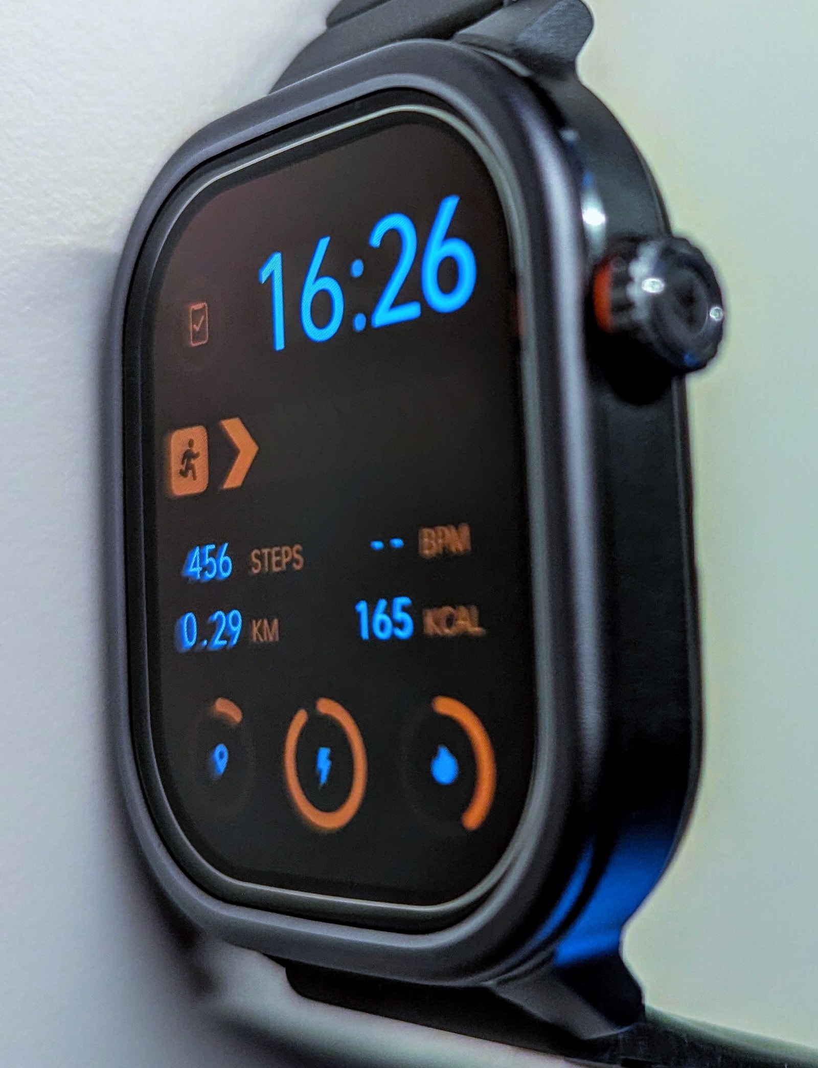 Kospet Pulse côté avec couronne