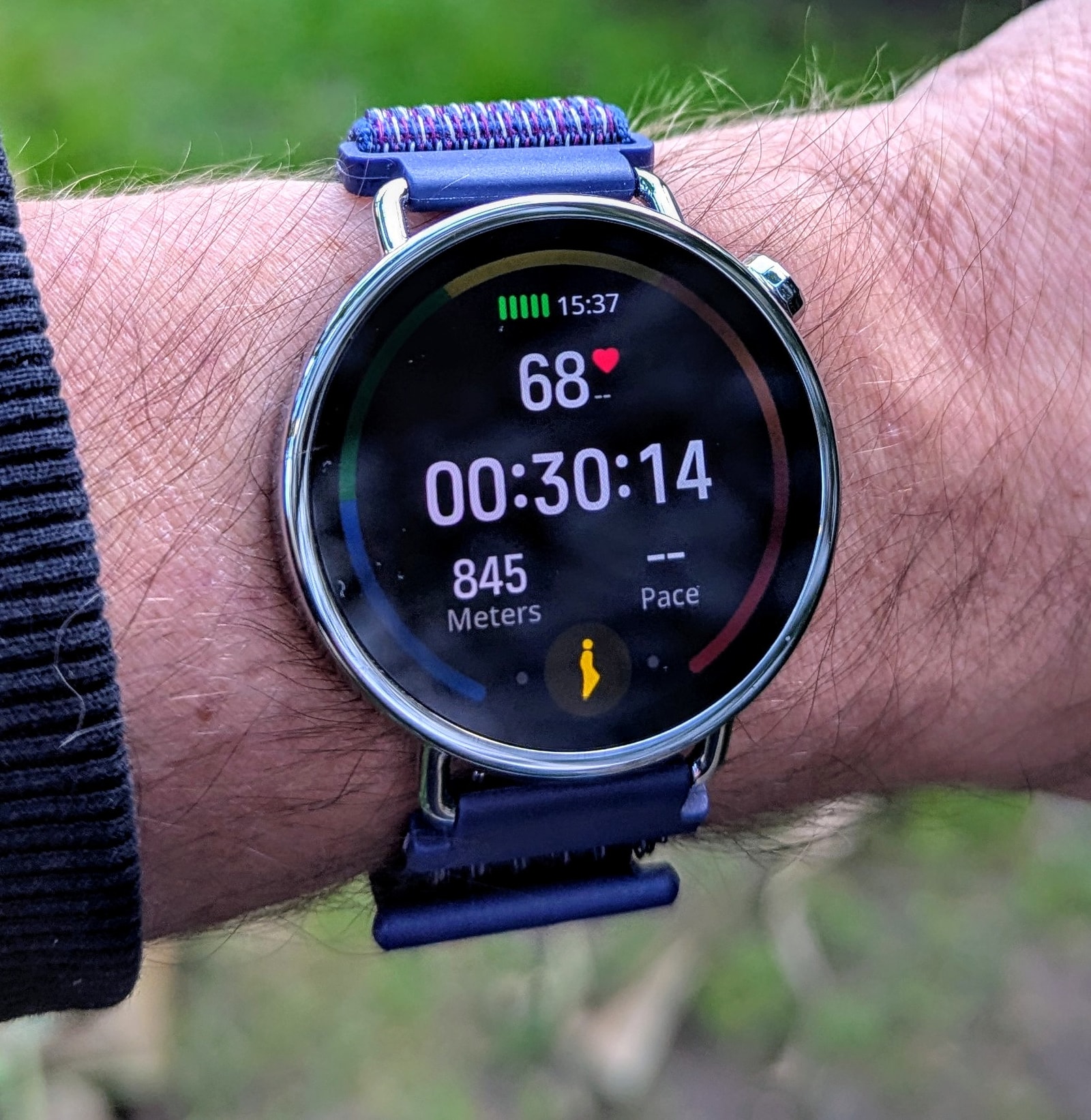 The Xiaomi Watch S4 41mm during an active workout session, displaying real-time heart rate and duration
